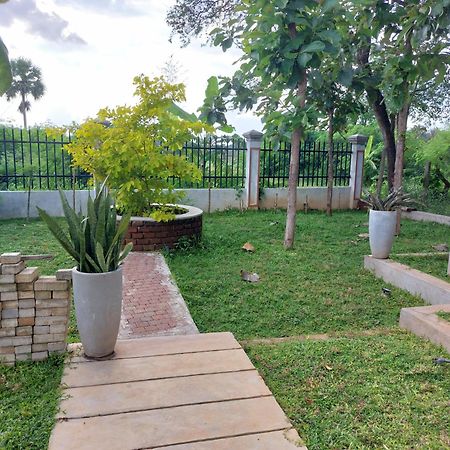 Green Shield Resort Anuradhapura Exteriör bild