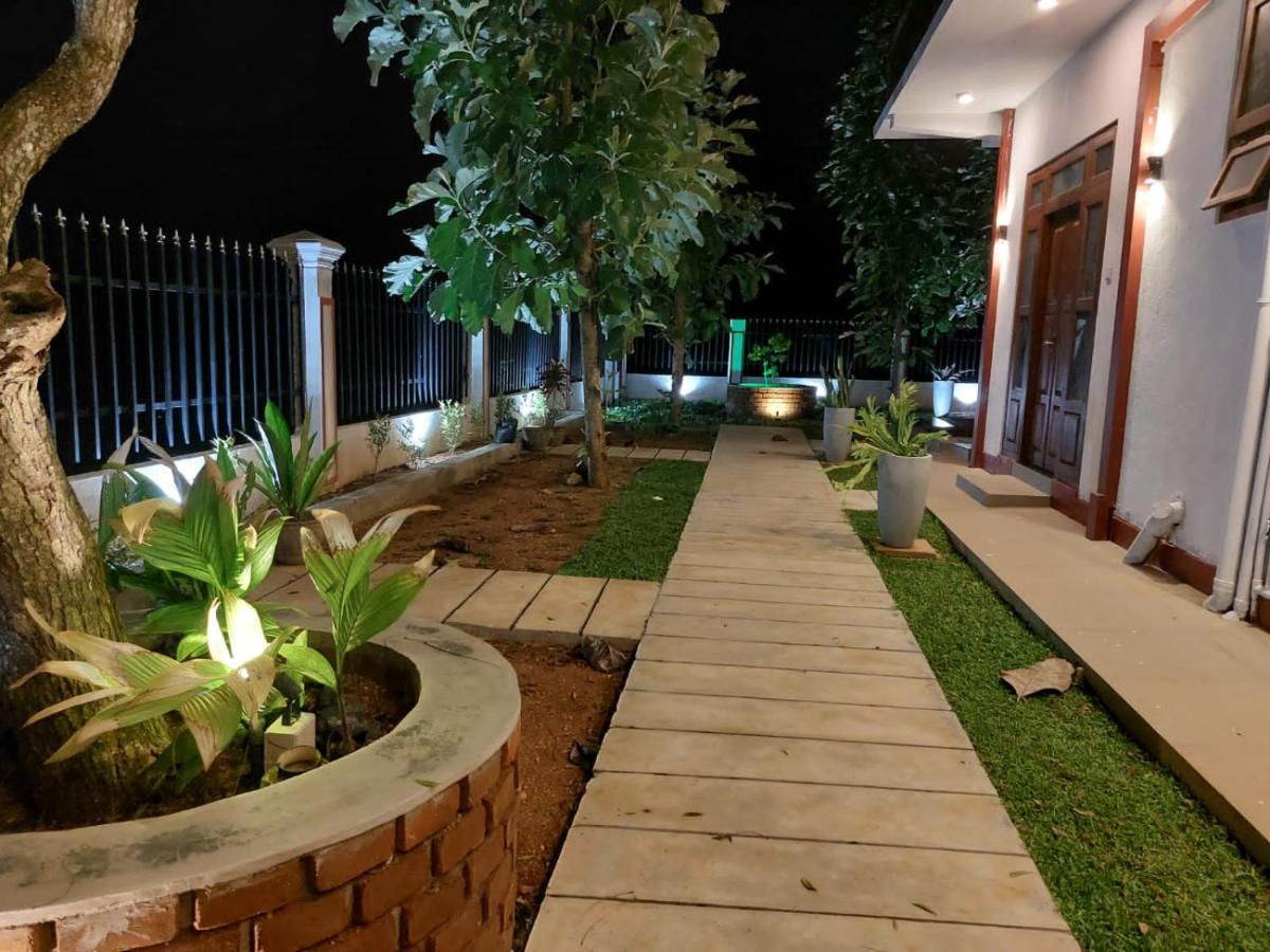 Green Shield Resort Anuradhapura Exteriör bild
