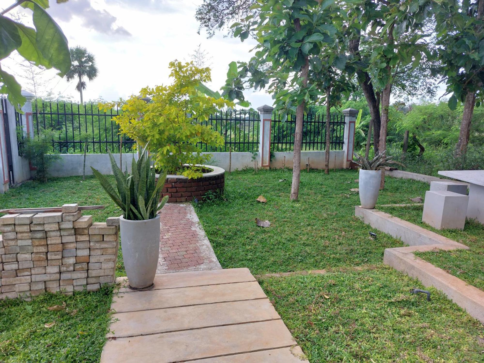 Green Shield Resort Anuradhapura Exteriör bild